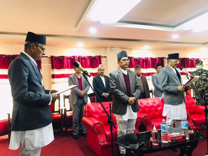 बागमती प्रदेशसभाका ज्येष्ठ सदस्य ढुंगानाले लिए शपथ